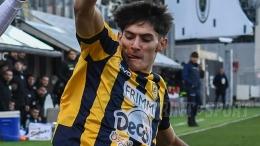 È il primo classe 2006 a segnare in Serie B e gioca già in Nazionale, ecco un vero asso che farà strada