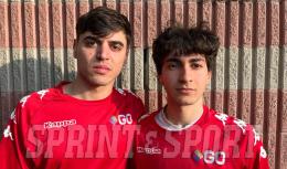 Giocano un tempo in 10 ma vincono di cuore: 3 punti d'oro che valgono l'aggancio in vetta alla classifica