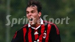 Dopo 48 anni di attesa ecco la vittoria in casa tra i Prof per l'emergente club, la squadra dei 7 Scudetti si arrende