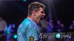 È un autentico psicodramma: vanno in vantaggio ai rigori ma il portiere diventa l’eroe nella sfida più pazza