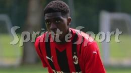 In vantaggio e in 11 contro 10 perde con l'ultima: Milan, questa è autodistruzione!