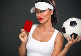 Il cognome sulla maglia ricorda Hitler: la giocatrice del Bayern Monaco e una scelta di coraggio e identità 