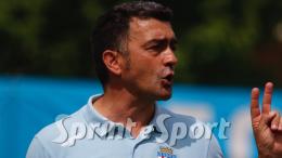 L'allenatore si dimette a 7 partite dalla fine, la quinta squadra più giovane cerca il miracolo