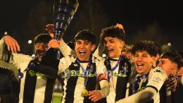 La prima edizione è bianconera! Due gioielli e una parata incredibile decidono la finale