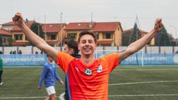 Una magia di tacco decide il big match! La seconda della classe protesta per un gol fantasma