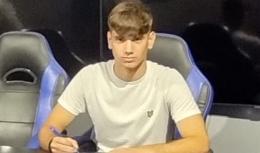 A soli 19 anni è l'eroe della città di 127mila abitanti, gioca con maturità e segna anche alle Big