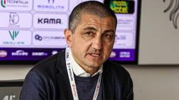 È l'uomo giusto al posto giusto e ha piazzato anche giocatori in Serie A, il club si tiene stretto l'ex centrocampista 