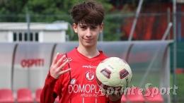 Di piede e di testa, di potenza e di classe: il giovane talento che segna quattro gol all'Inter!