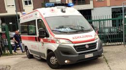 Giocano un quarto d'ora, poi il bruttissimo episodio: partita interrotta e ambulanza al campo