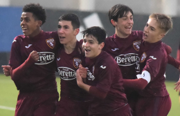 Batte forte il cuore granata dei Torelli! Il Toro incorna due volte, il Como reagisce ma è trionfo di casa