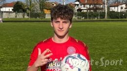 Il bomber fa impazzire tutti con una tripletta sontuosa: 6 gol da capogiro decidono la partita perfetta