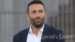 Vince una Coppa storica al debutto da allenatore in prima squadra tra i Prof, per l'ex centrocampista è tutto favoloso