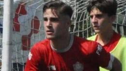 Cade dal 3° piano e muore, aveva solo 17 anni e l'intera comunità è nel dolore per il promettente calciatore