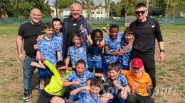 Segnano dodici gol in due in una partita e insieme ai compagni fanno ancora grande la società