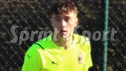 Il figlio d'arte para un rigore, il terzino-goleador segna e il Milan vola: sconfitta una big del campionato