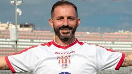 Follia nell'amichevole: pugno in faccia a un giocatore di Serie B e spavento per il ginocchio ko del numero 10