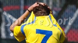 Giocano con un calciatore non tesserato ma vengono "perdonati": il destino di due società è appeso a un filo