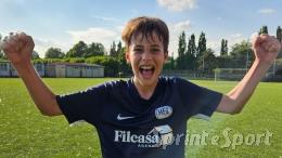 Gioielli da fuori area e traverse clamorose: gli ospiti si impongono e raggiungono le semifinali