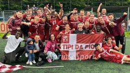 È un autentico capolavoro: i granata conquistano la salvezza in un finale pazzo, tre espulsioni accendono il match