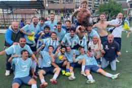 Finale thriller: due rossi ed un rigore nel finale condannano i biancorossi alla retrocessione, gli ospiti la ribaltano in cinque minuti