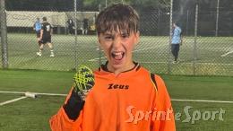 È una lotta infinita, poi il portiere realizza il rigore decisivo: gli Invincibli sono in finale!