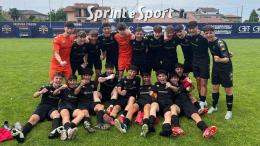 Esordio da urlo per i bianconeri che battono i campioni lombardi e sognano il passaggio del turno