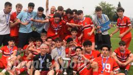 Parate senza senso dagli 11 metri, 20 rigori e poi la festa: la finale diventa una storia leggendaria