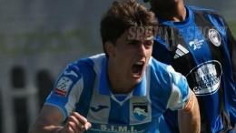 È un vero gioiello e il club che vuole la Serie B lo mette sotto contratto, per il centrocampista si avvera un sogno