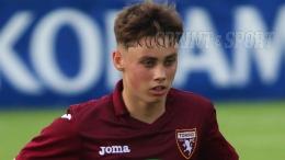 Ha 5 presenze in Serie A e fa bella figura contro l'Italia di Spalletti, il 19enne è la stella della sua Nazionale