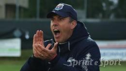 È tornato! Vince uno storico titolo regionale, saluta e si riprende la panchina un anno dopo