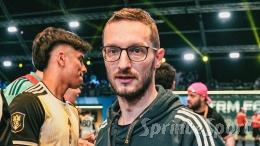 Tutto impensabile! Lascia il calcio a 21 anni, diventa icona dei social e fa la storia d'Italia