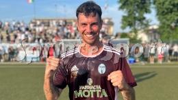 Comincia una nuova sfida! Dopo due promozioni di fila il bomber sposa una nuova maglia