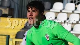 Apparve dal nulla a 17 anni parando subito tutto tra i Prof, ora il portiere si sposta di 800 chilometri