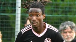 Corre come un fulmine e dopo la promozione dalla D debutterà tra i Prof, l'attaccante è pronto al grande salto