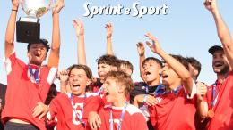 Era la squadra più scarsa all'inizio dell'anno, ora è la più forte di tutte e alza al cielo la coppa del primo posto