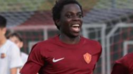 È il bomber più forte in città! Segna 26 gol ed è pronto ad approdare in una storica squadra di Serie A