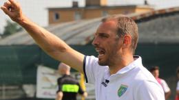 Ha più di 200 presenze in Serie A, si mette in gioco per la prima volta alla guida di una prima squadra femminile