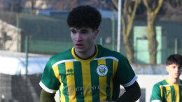 A 18 anni l'esordio in Serie D, ora lo vogliono in America: «Lascio l'Italia per fare il calciatore»