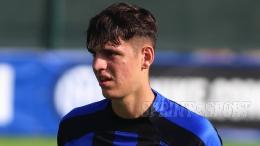 Per sfondare è andato all'estero, il club gli rinnova la fiducia: l'ex Inter che non smette si sognare