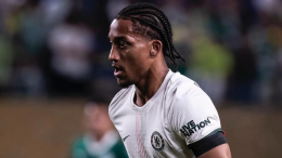 Pagato 70 milioni, esordisce con la nuova maglia e segna una doppietta contro la squadra che l'ha scoperto all'età di 10 anni