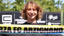 Segna con una rovesciata folle il primo gol tra i professionisti, ora cambia squadra per affermarsi