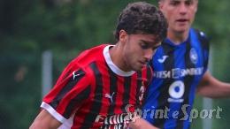 La maglia rossonera, il primo contratto, il futuro: il Milan blinda il suo nuovo gioiello