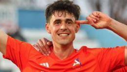 Il club retrocesso che sta già per risalire di categoria fa il colpo, ecco un centrocampista col vizio del gol