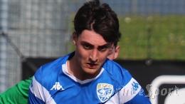 La sua squadra fallisce, lui a 18 anni fa 800 chilometri e giocherà nella piazza più calda della D