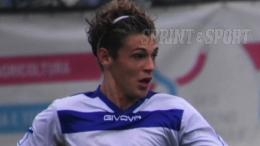 È un giocatore che promette bene e il club in cui è cresciuto lo blinda fino al 2028 dimostrando lungimiranza