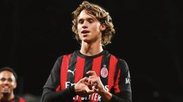 17 anni, capelli alla Modric e stile alla Tonali: segna con un rigore a cucchiaio ed entra nelle leggenda