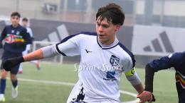 Il Mediano MVP del girone che alza al cielo il titolo è anche il perno della Top 11 del campionato più sorprendente dell'anno