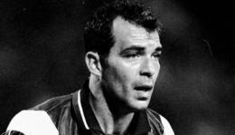 Dramma nel calcio europeo, a 53 anni il triste addio all'icona di un'intera nazione