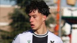 A 17 anni decide con un suo gol una partita internazionale, il baby difensore è già una stella nel club di Serie A