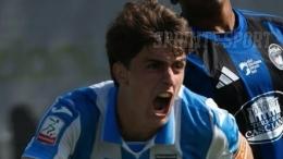 Debutta tra i grandi con la squadra della sua città alla prima ufficiale, che gioia per il talento fatto in casa!